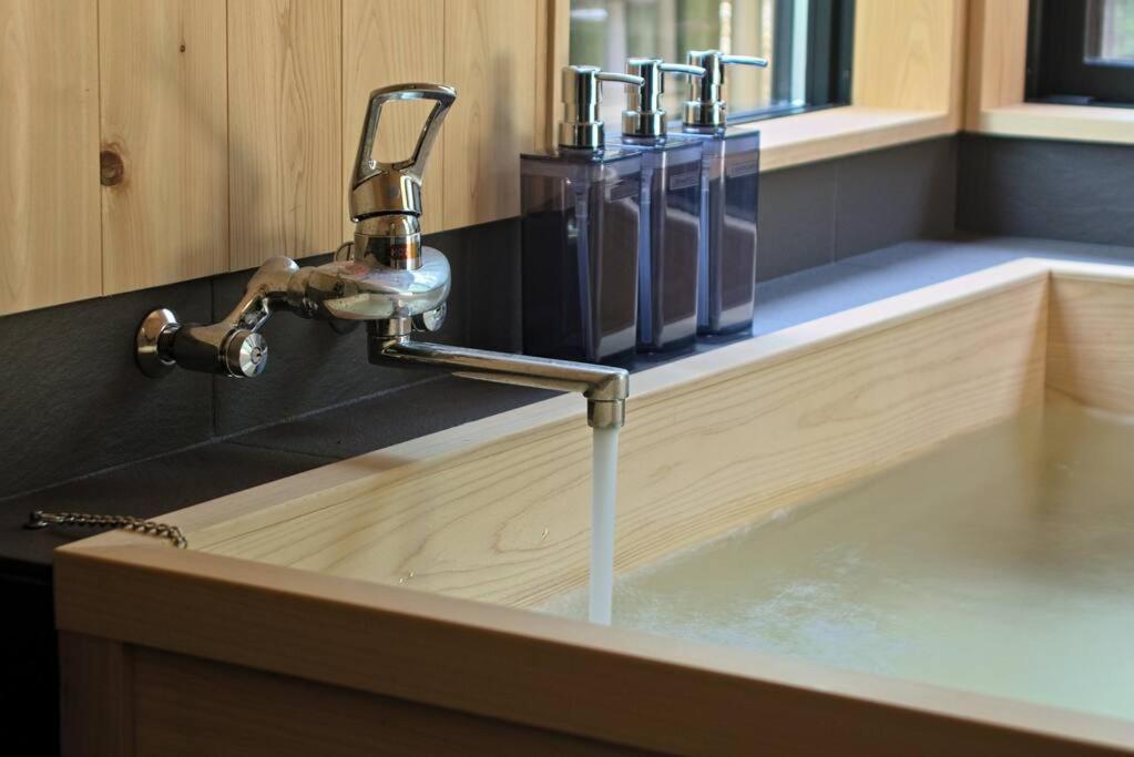 Hinoki No Ie - Cottage With Natural Hot Spring In A Cypress Bathtub Shika Buitenkant foto