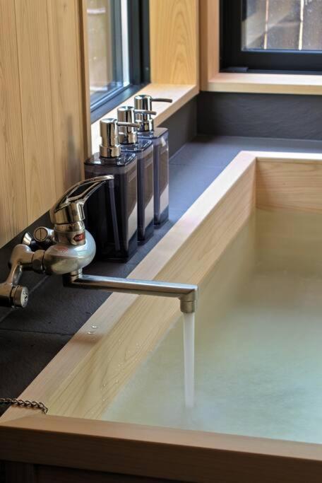 Hinoki No Ie - Cottage With Natural Hot Spring In A Cypress Bathtub Shika Buitenkant foto